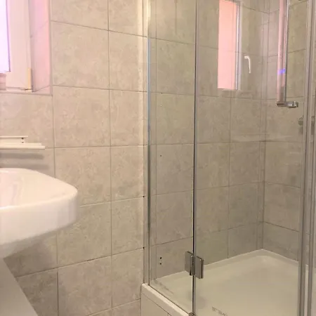 Im Zentrum Mit Parkplatz *